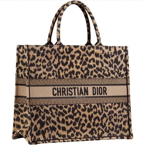 bolsa dior tote|dior tiger print tote bag.